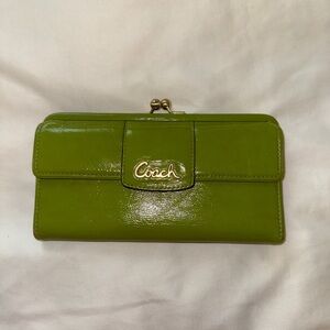 Super cute olive / avacado green Coach wallet. Gently used. In great condition!
